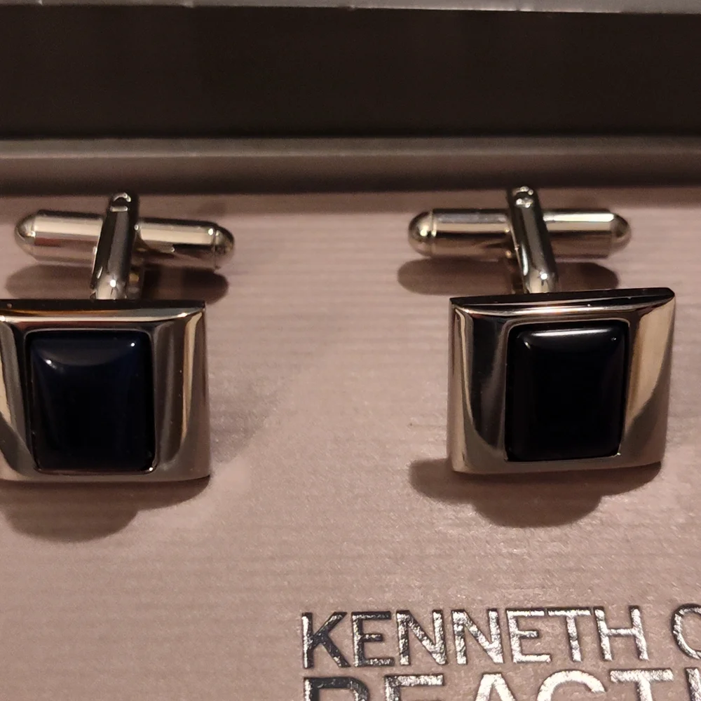 NEW! Kenneth Cole Cuff Links